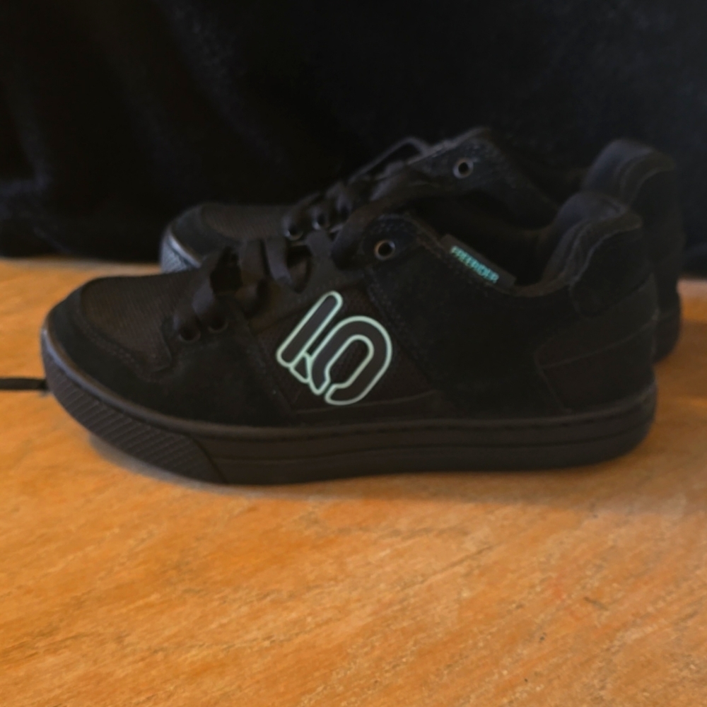 Woman 6.5 brand new